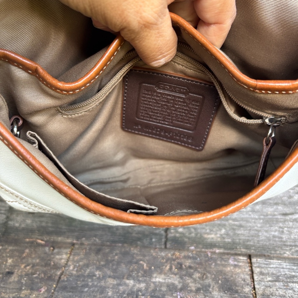 Coach Cream and Tan Shoulder Bag - Picture 5 of 12